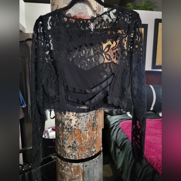 FP Lace See thru Crop Top Backless long Sleeves - Picture 5 of 5